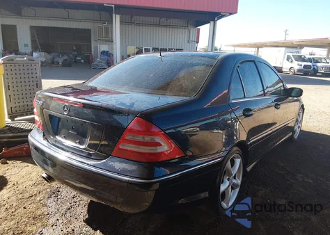 2006 Mercedes-Benz C 230 Sport z USA, uszkodzony, nr VIN WDBRF52H36A857758